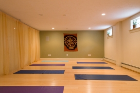 roots & wings comfortable yoga and event classroom